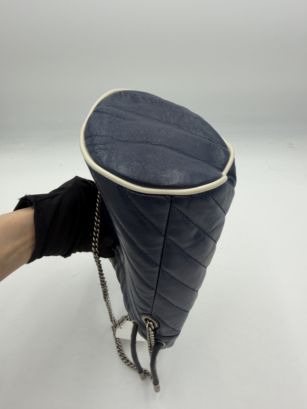 Gucci Drawstring Chain Shoulder - Picture 10 of 10